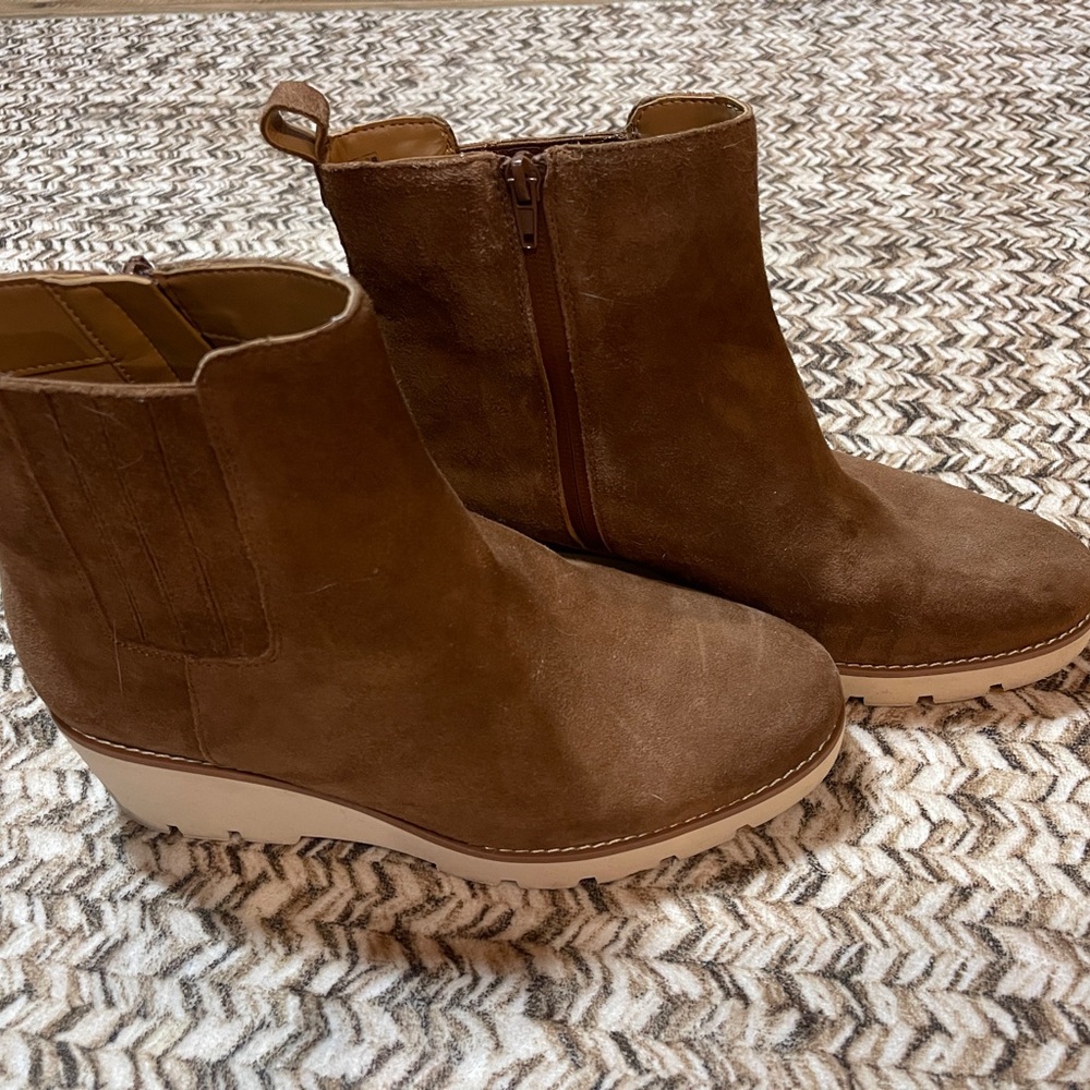 Vionic Women’s Aria Camel Water-Repellent Wedge Ankle Bootie